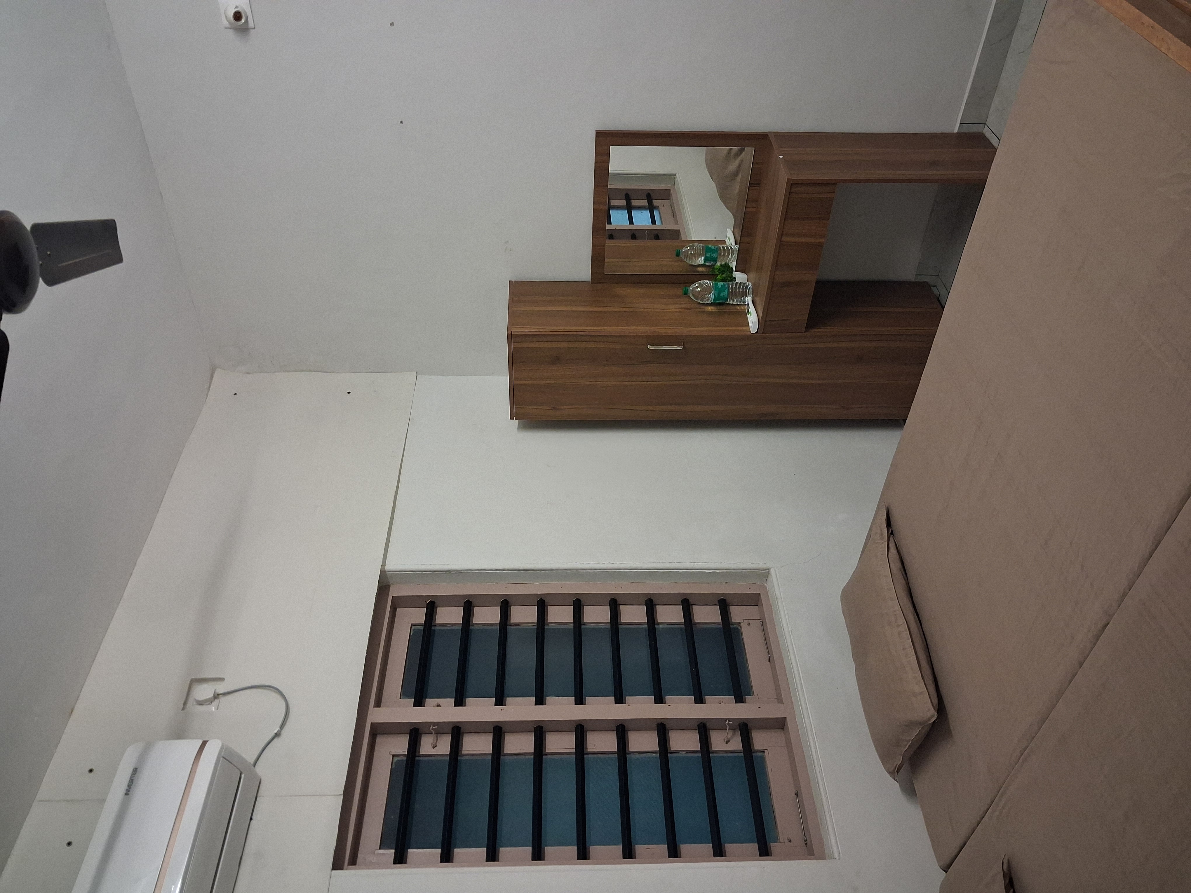 B2 Room